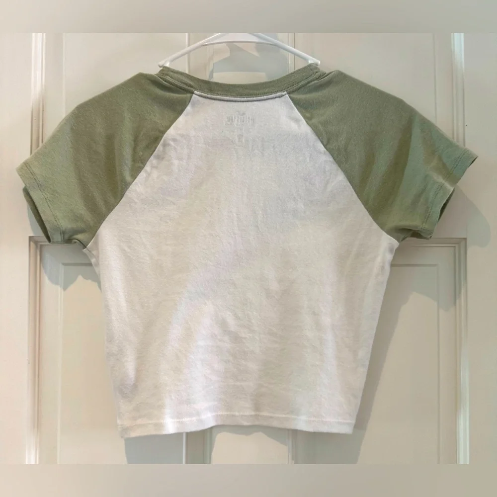 Like New!  Hollister Must Have Collection- Short Crew Baby Tee- Green/White Sz S - Picture 2 of 10